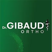 Logo verde di Dr. Gibaud Ortho con testo bianco e una piccola icona raffigurante una figura in piedi.