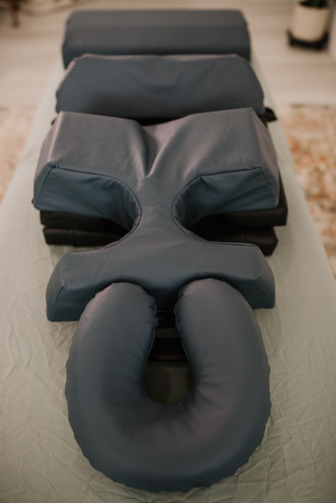 A bolster used to support pregnant women durin ga pregnancy massage