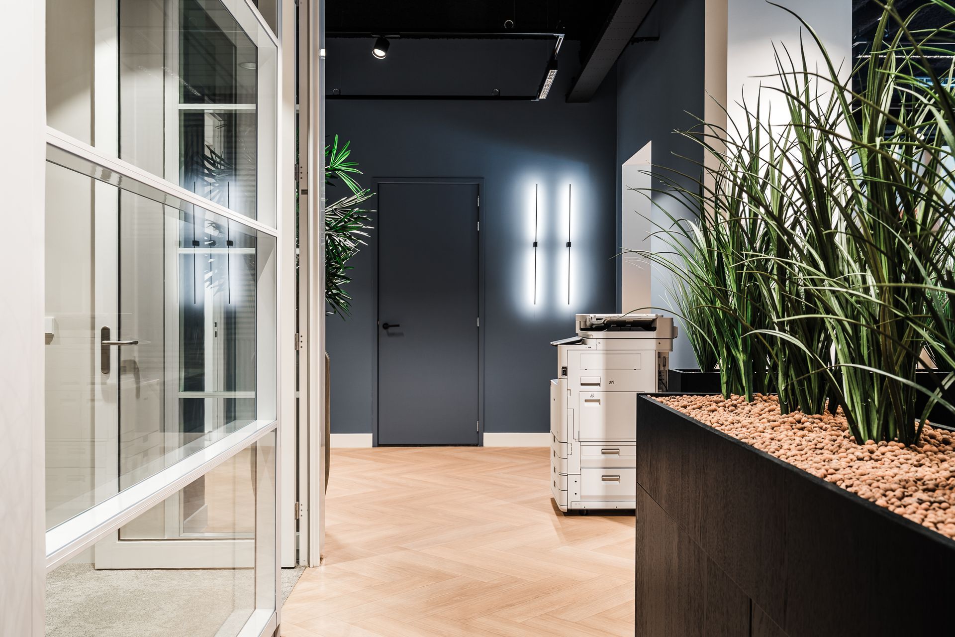 gerealiseerd interieur van een makelaarskantoor