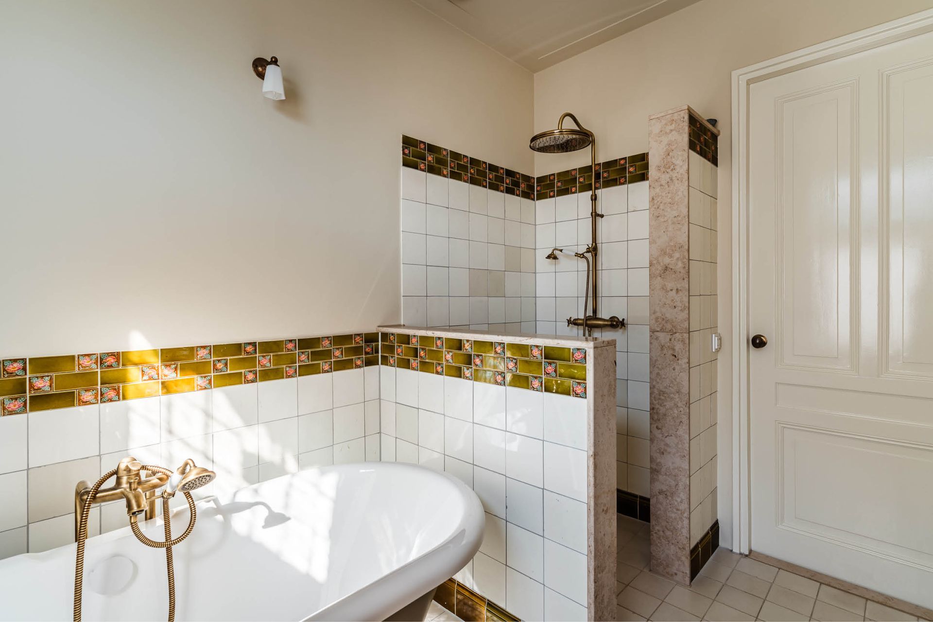 art nouveau badkamer