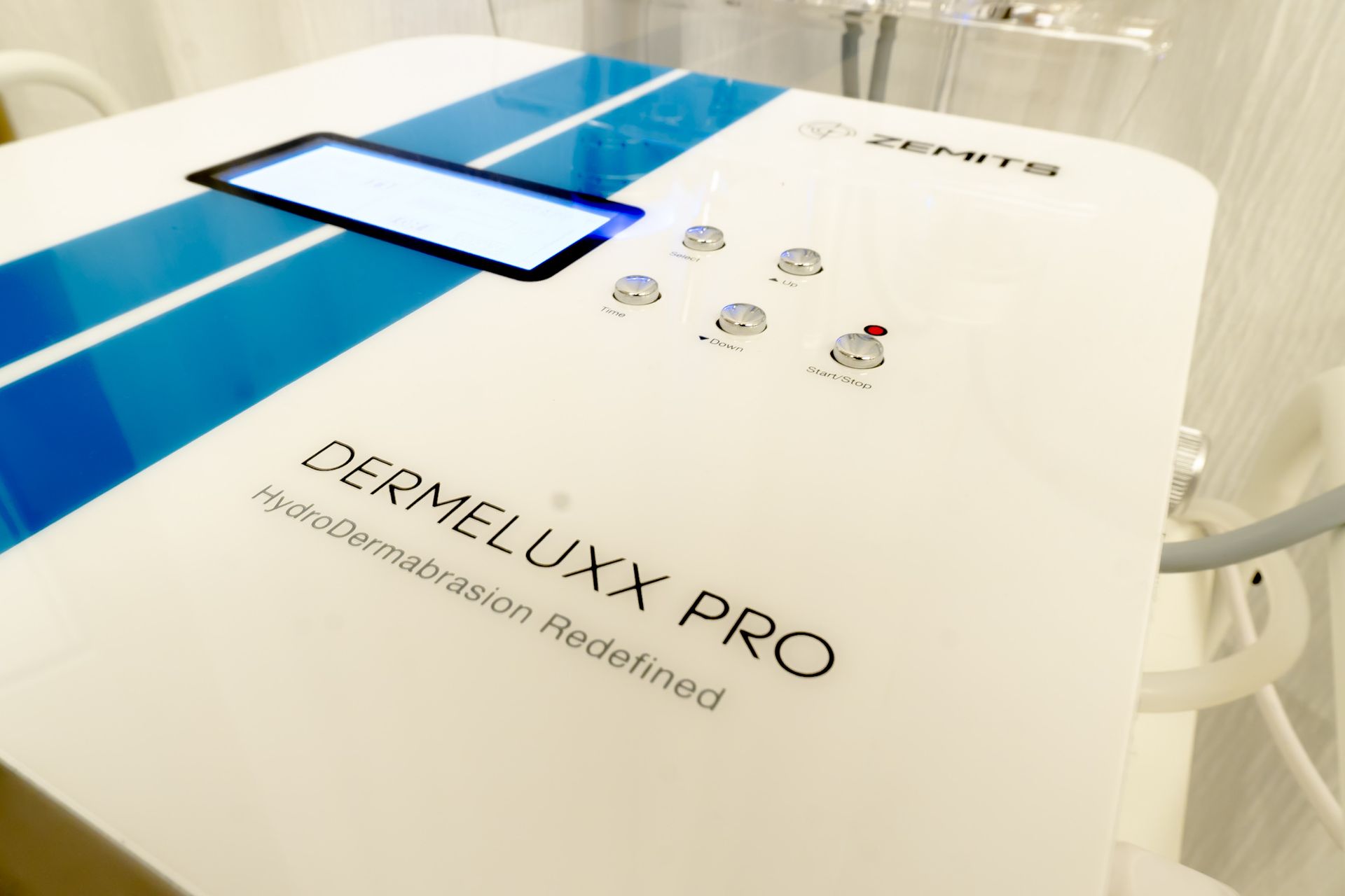 A white and blue device that says dermalux pro on it