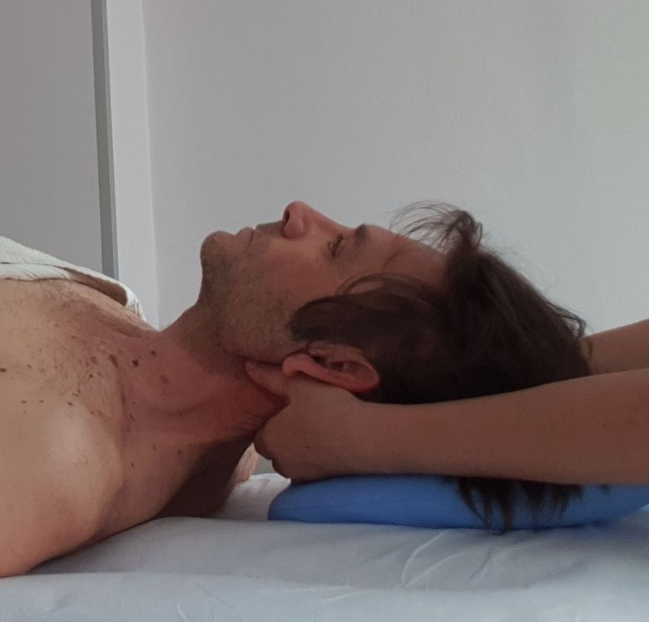 MASSAGGIO TESTA -CUOIO CAPELLUTO ANTISTRESS