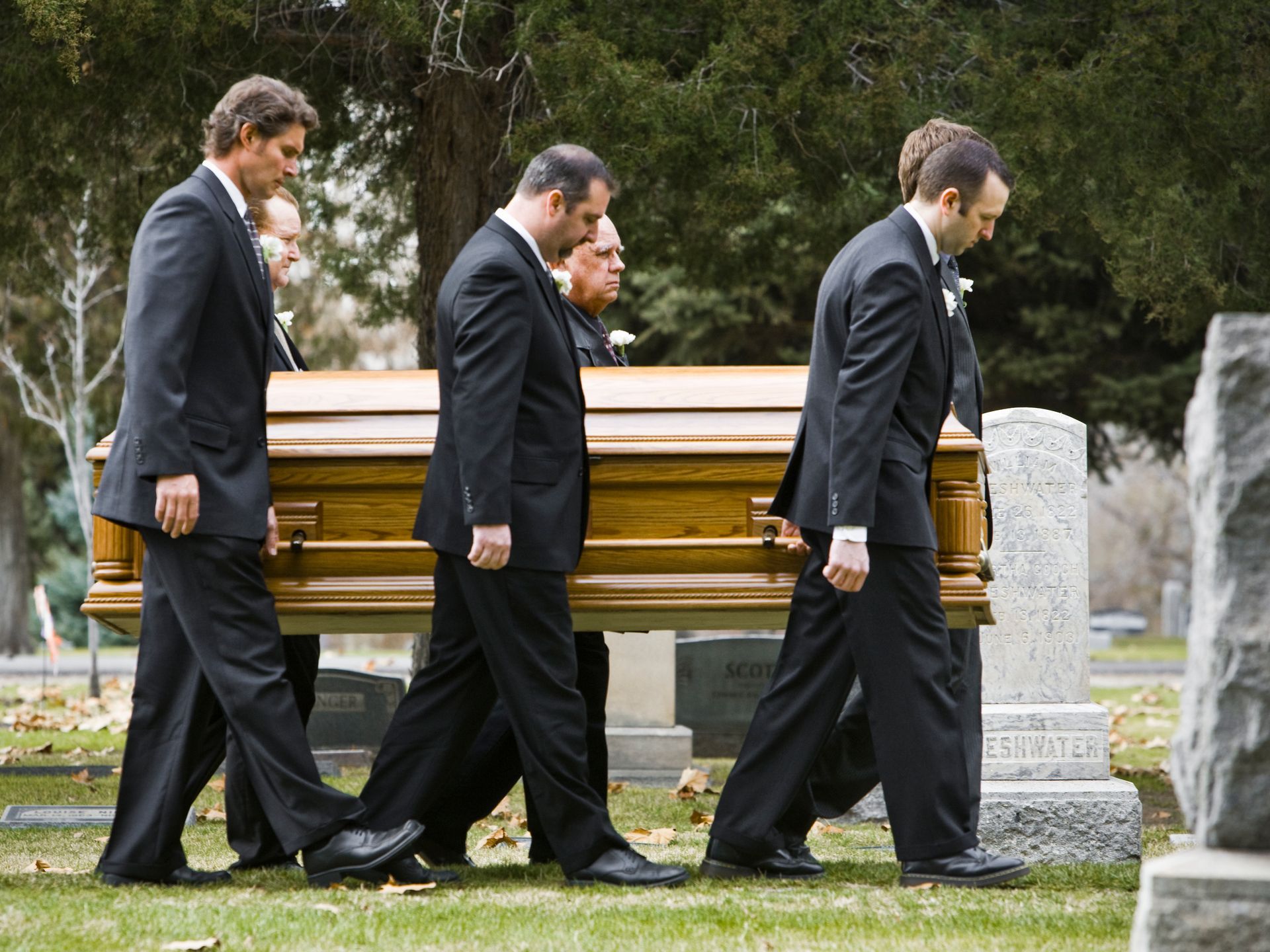trasporto salma verso un cimitero