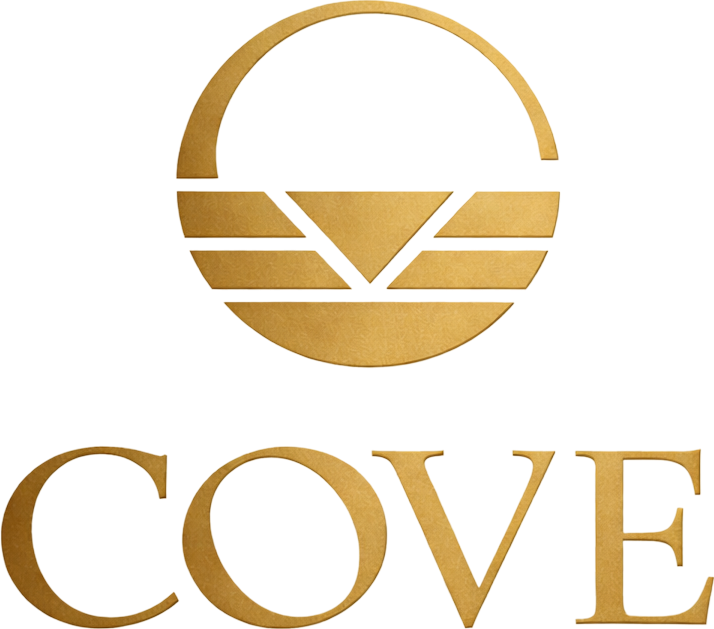 Logotipo dourado da COVE com emblema circular estilizado e a palavra “COVE” abaixo.
