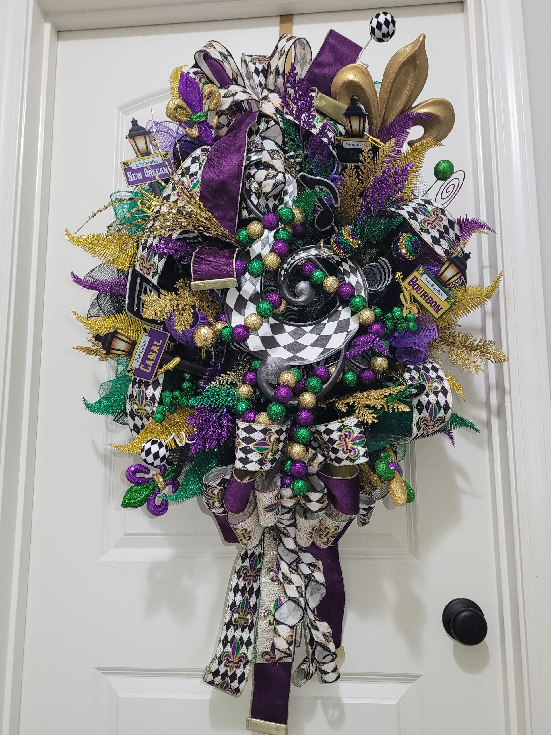 musical theme Mardi gras wreath
