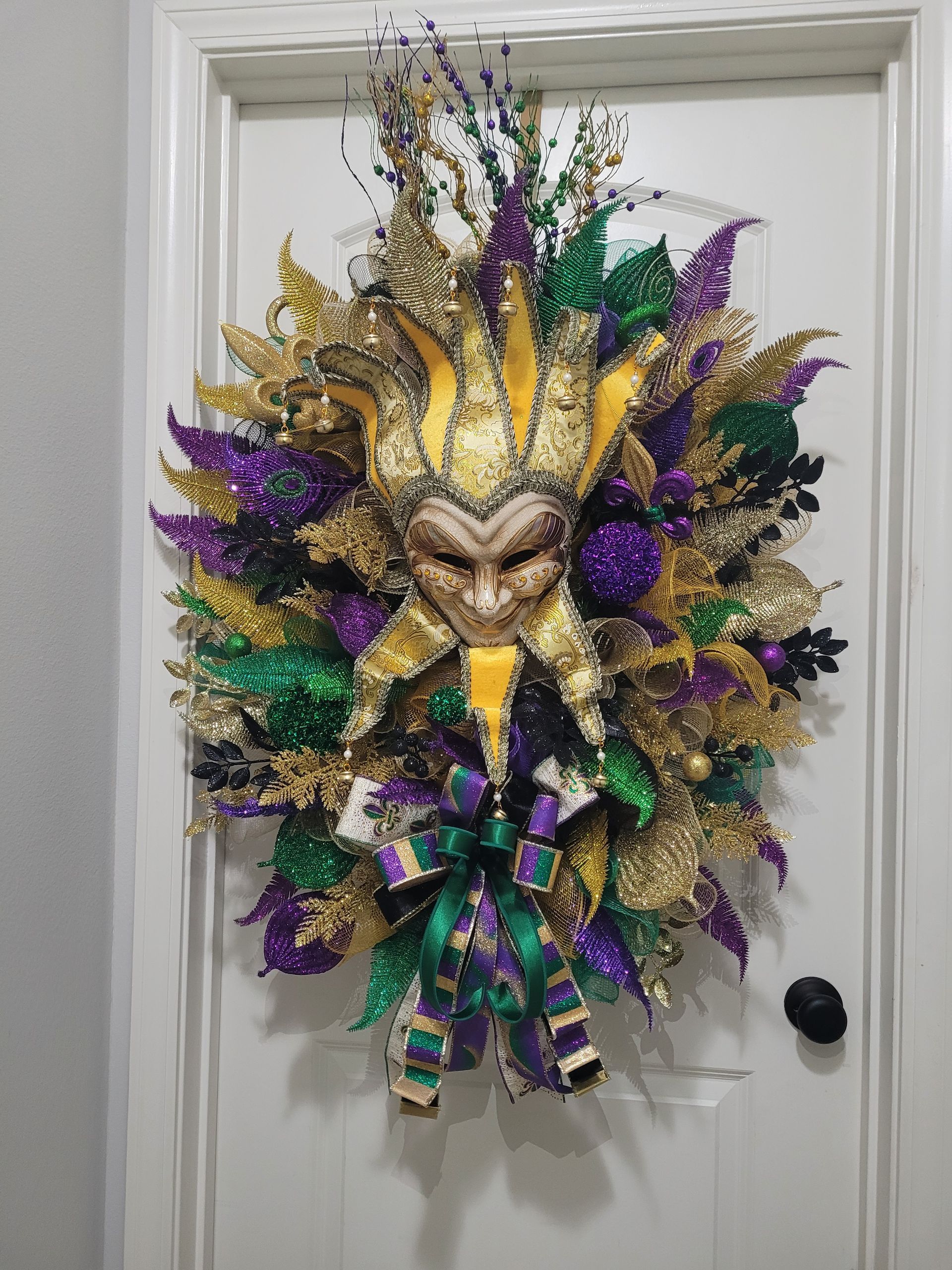 Mardi gras wreath