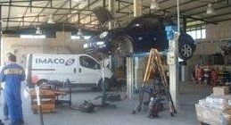Meccanici al lavoro