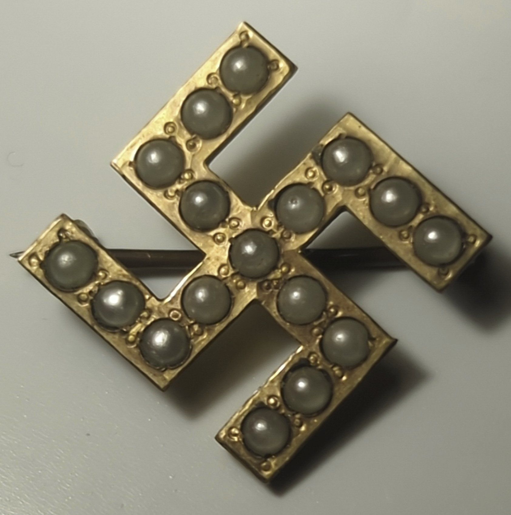 1890, Victoriaanse broche met parelinleg