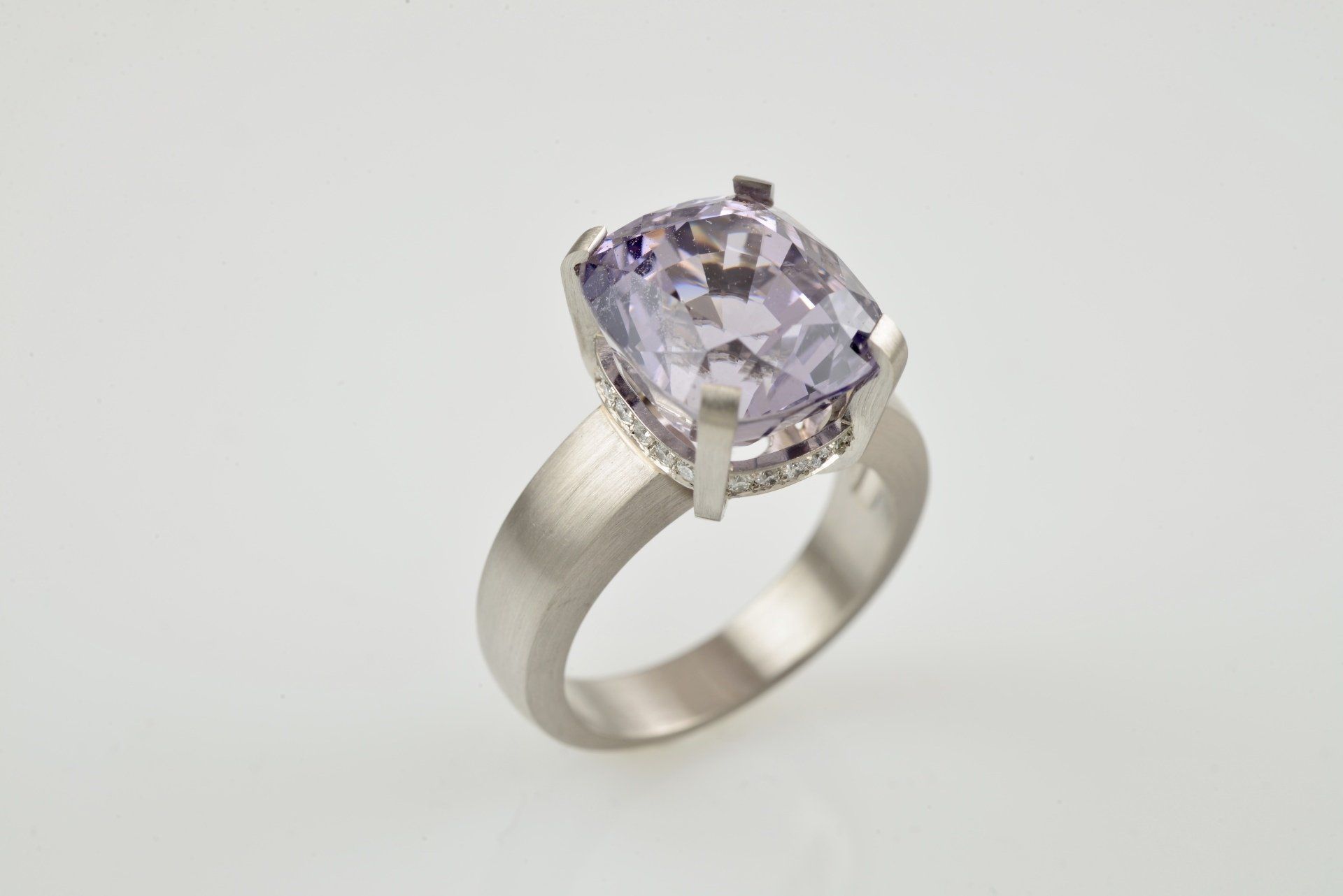 Spinell-Brillanten Ring
