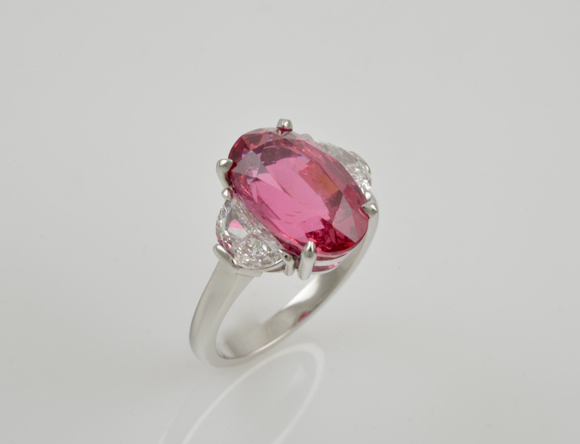 Spinell-Diamanten Ring