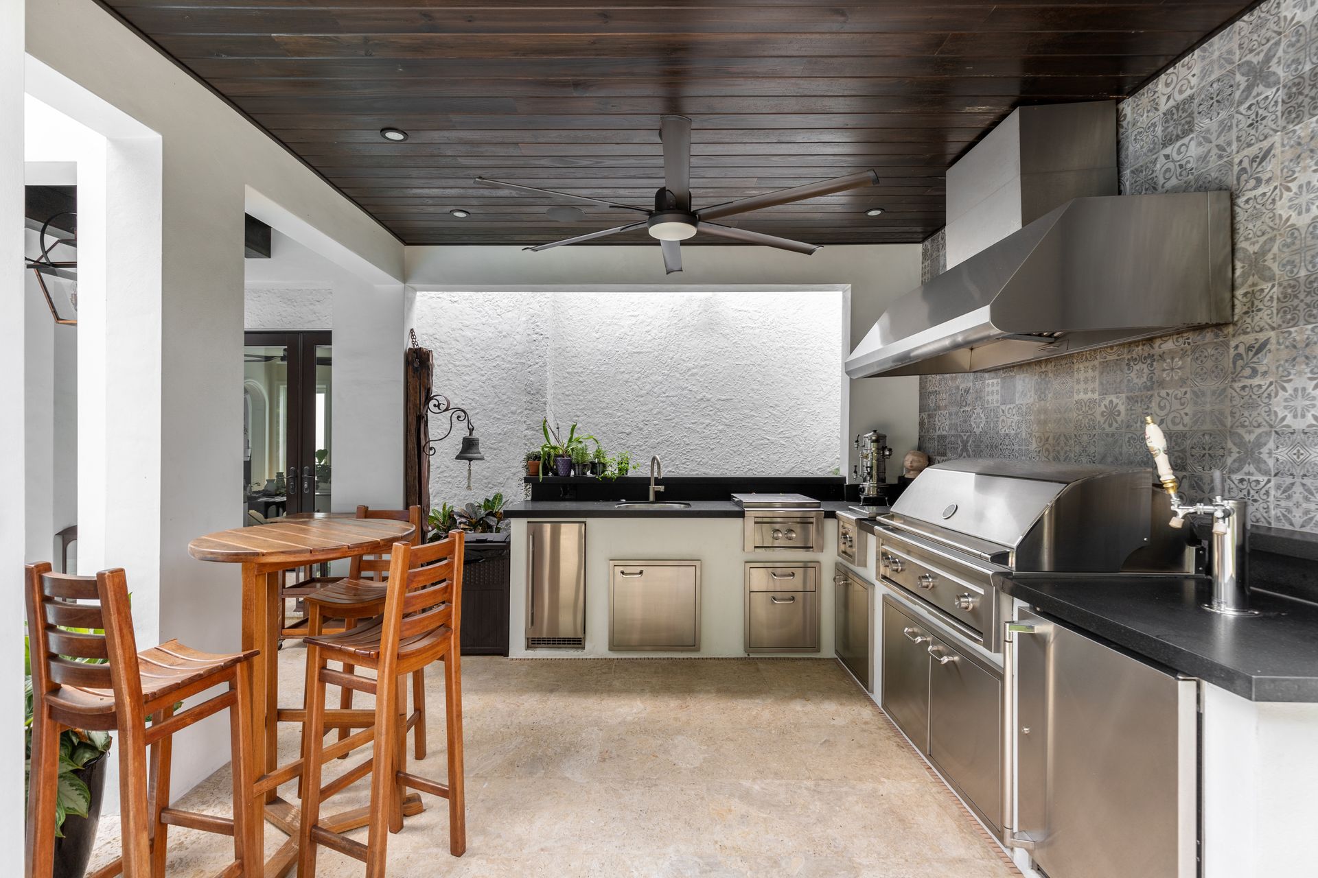 Outdoor Kitchen