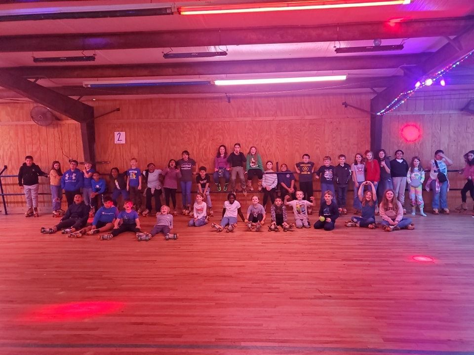 A group of children are posing for a picture in a dance studio.