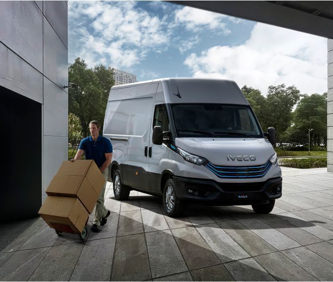 Iveco eDaily allestimento per distribuzione porta a porta - Emanuelli Service Rimini