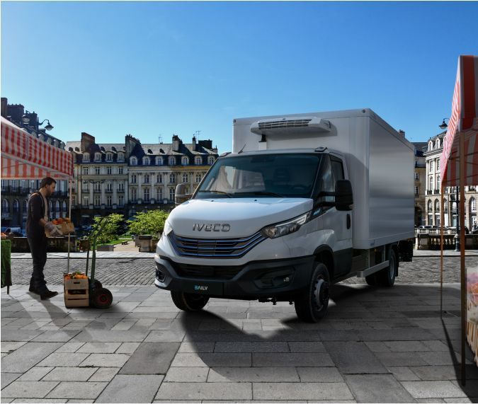 Iveco eDaily allestimento per logistica catena del freddo - Emanuelli Service Rimini