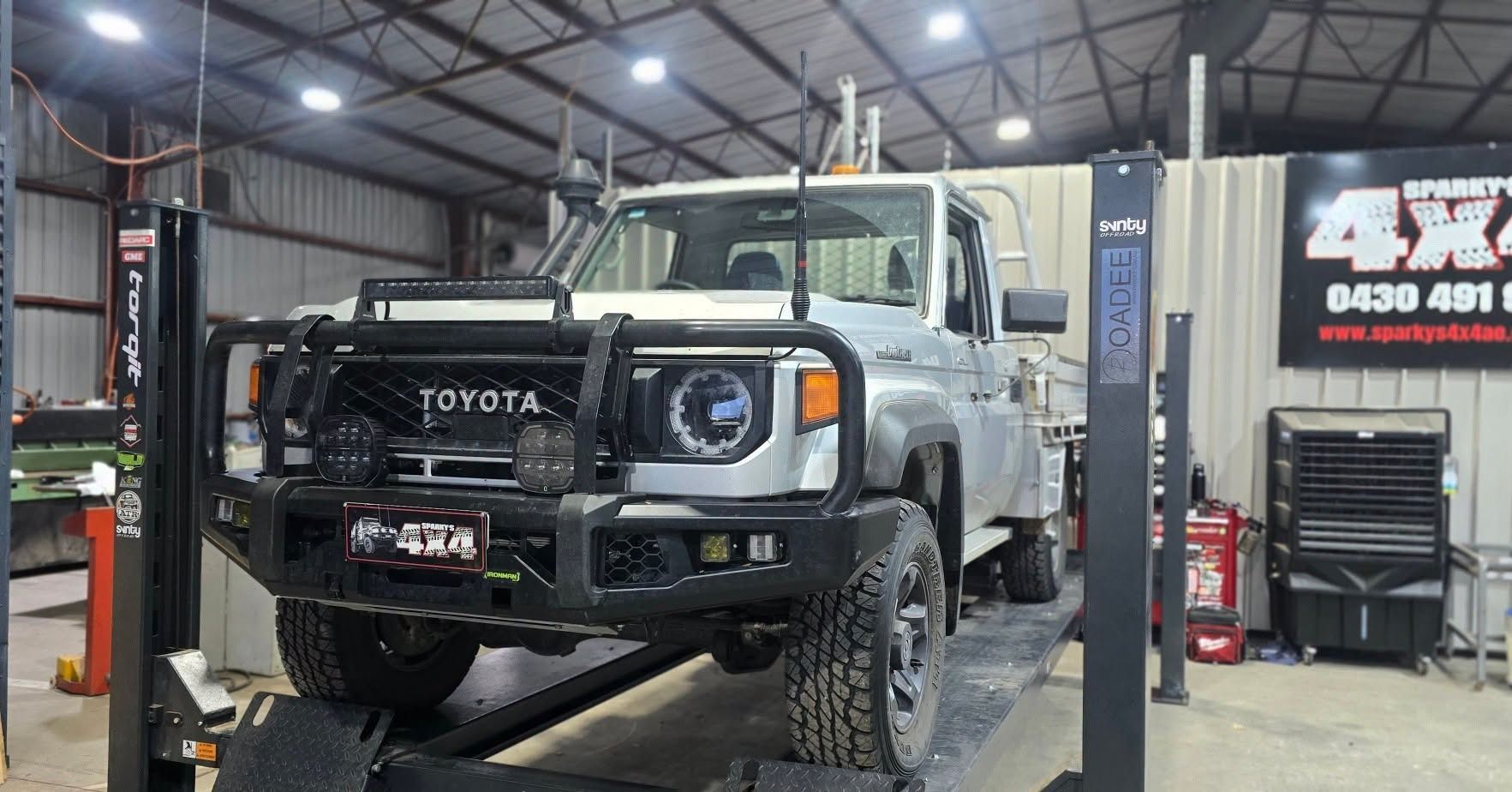 White Toyota 4x4 Truck with Bull Bar in Tamworth