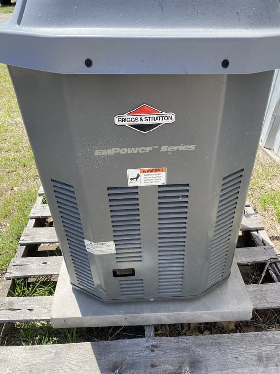 A generator is sitting on top of a wooden pallet