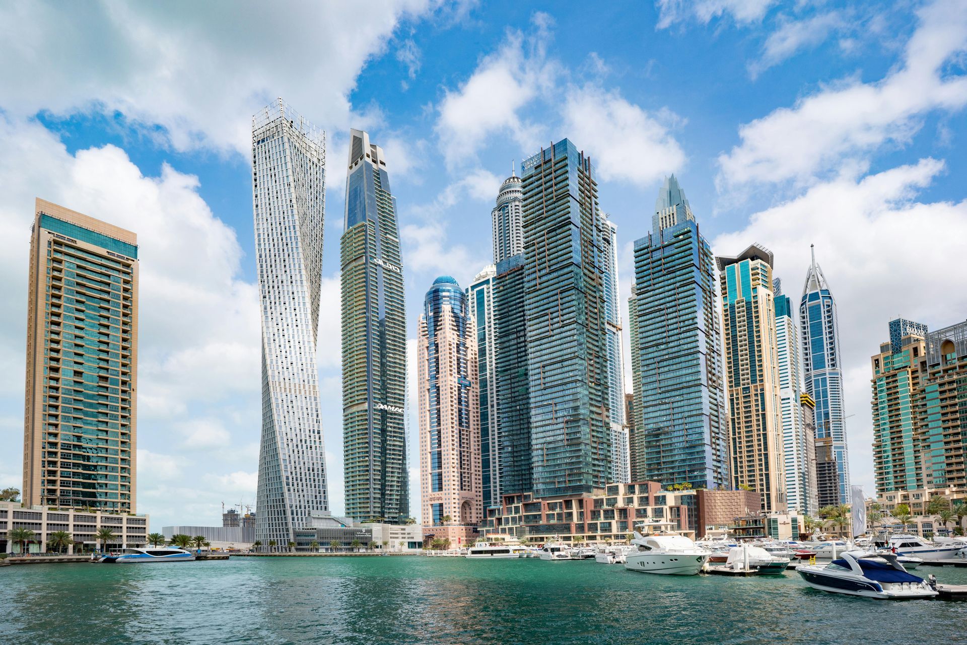 Move your business to Dubai - Free Guide