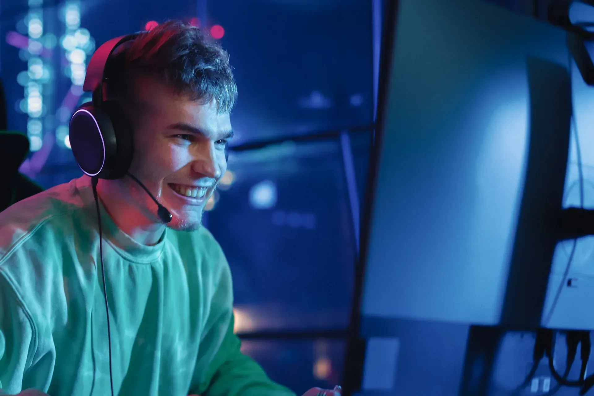 Streamer recording content for his audience