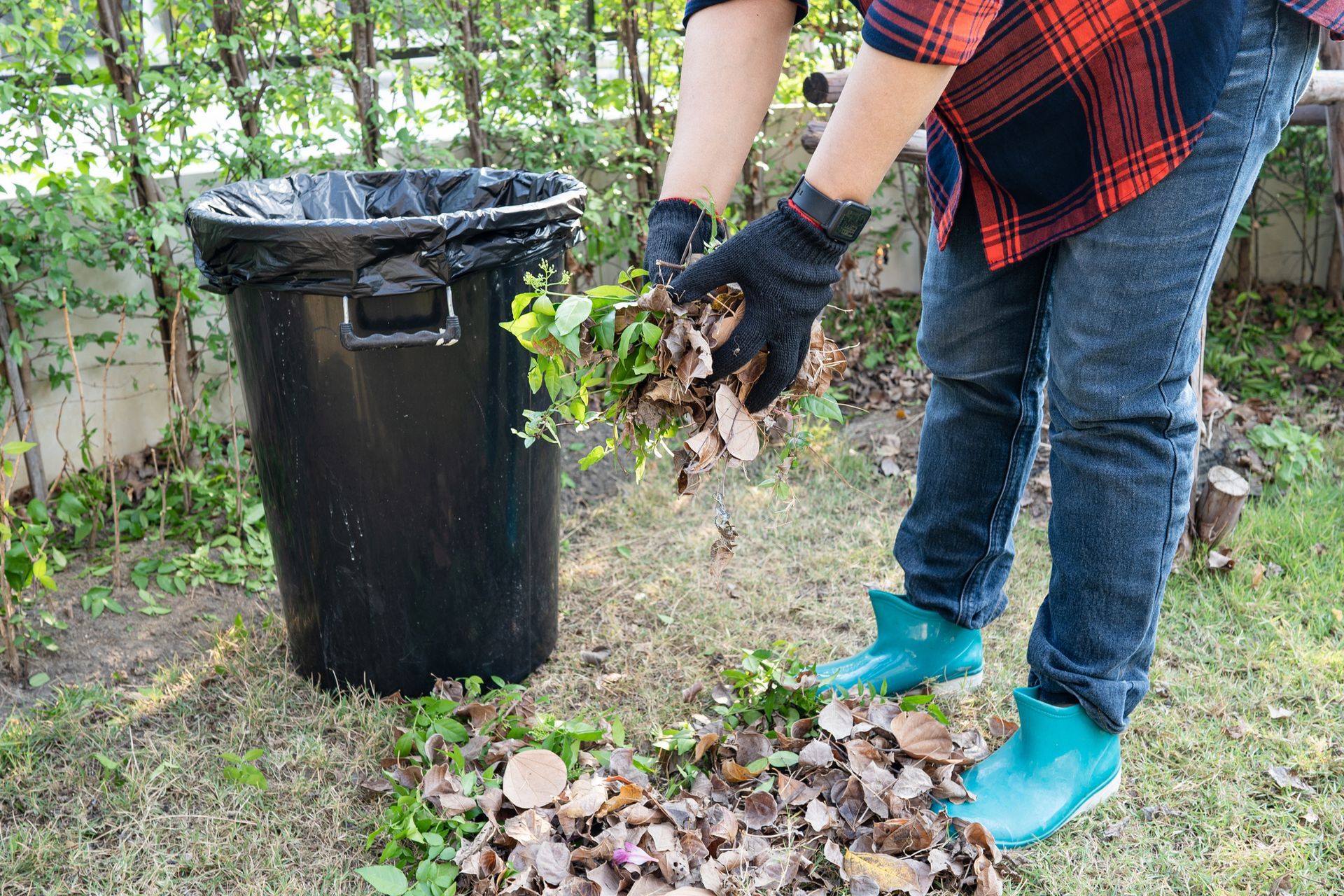 Removing Dry Leaves — Youngstown, OH — Precision Diggin
