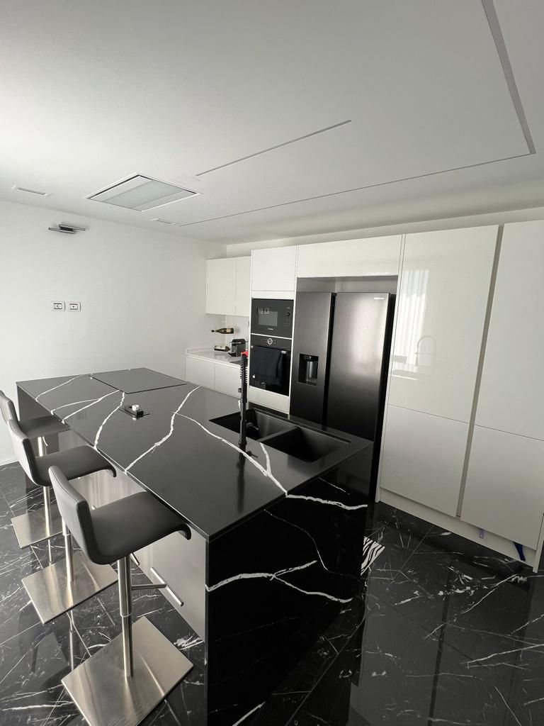 immagine di una cucina realizzata da arredamenti capelli