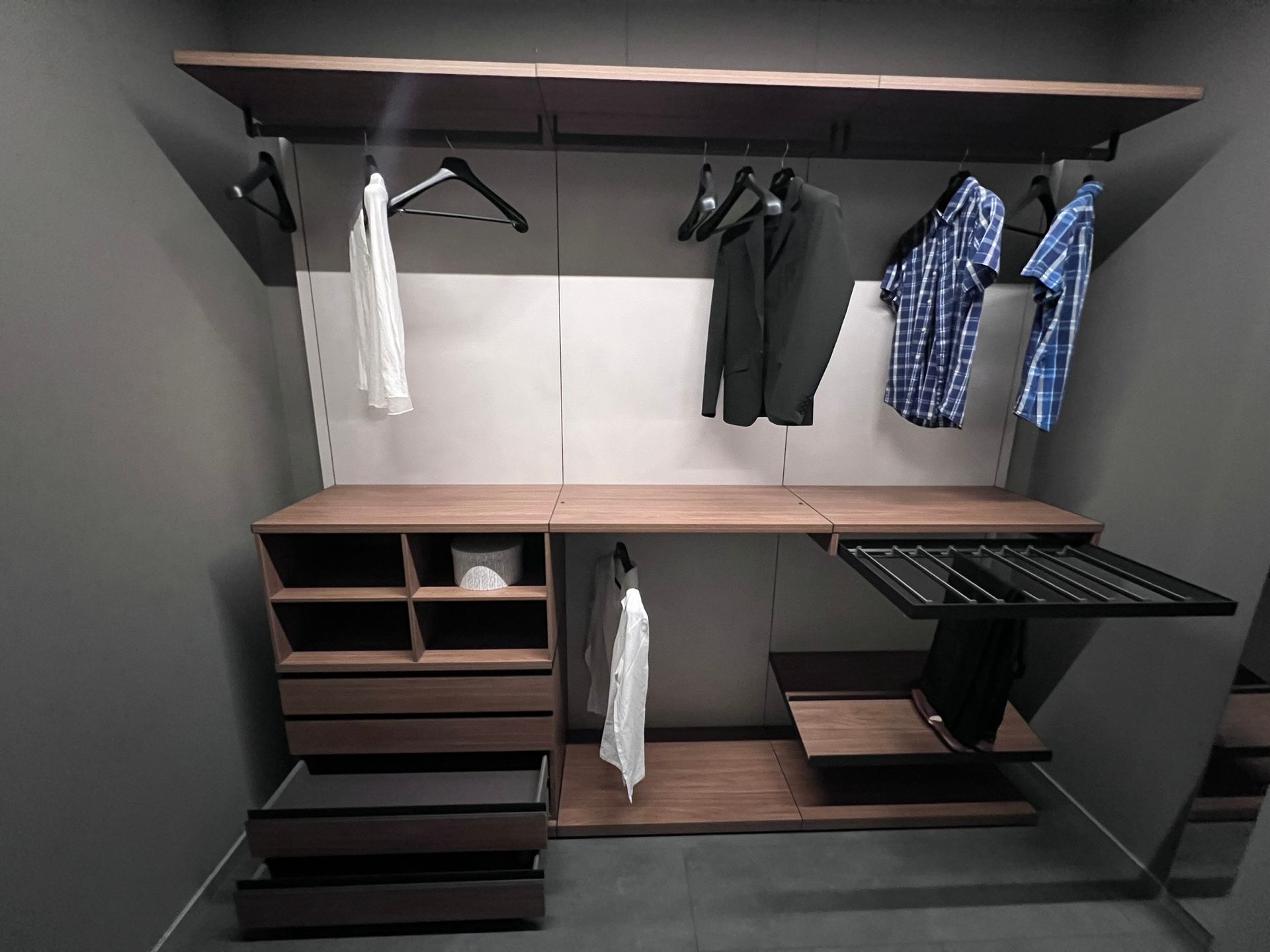 Immagine di una camera matrimoniale Pratico di Tomasella, cabina armadio