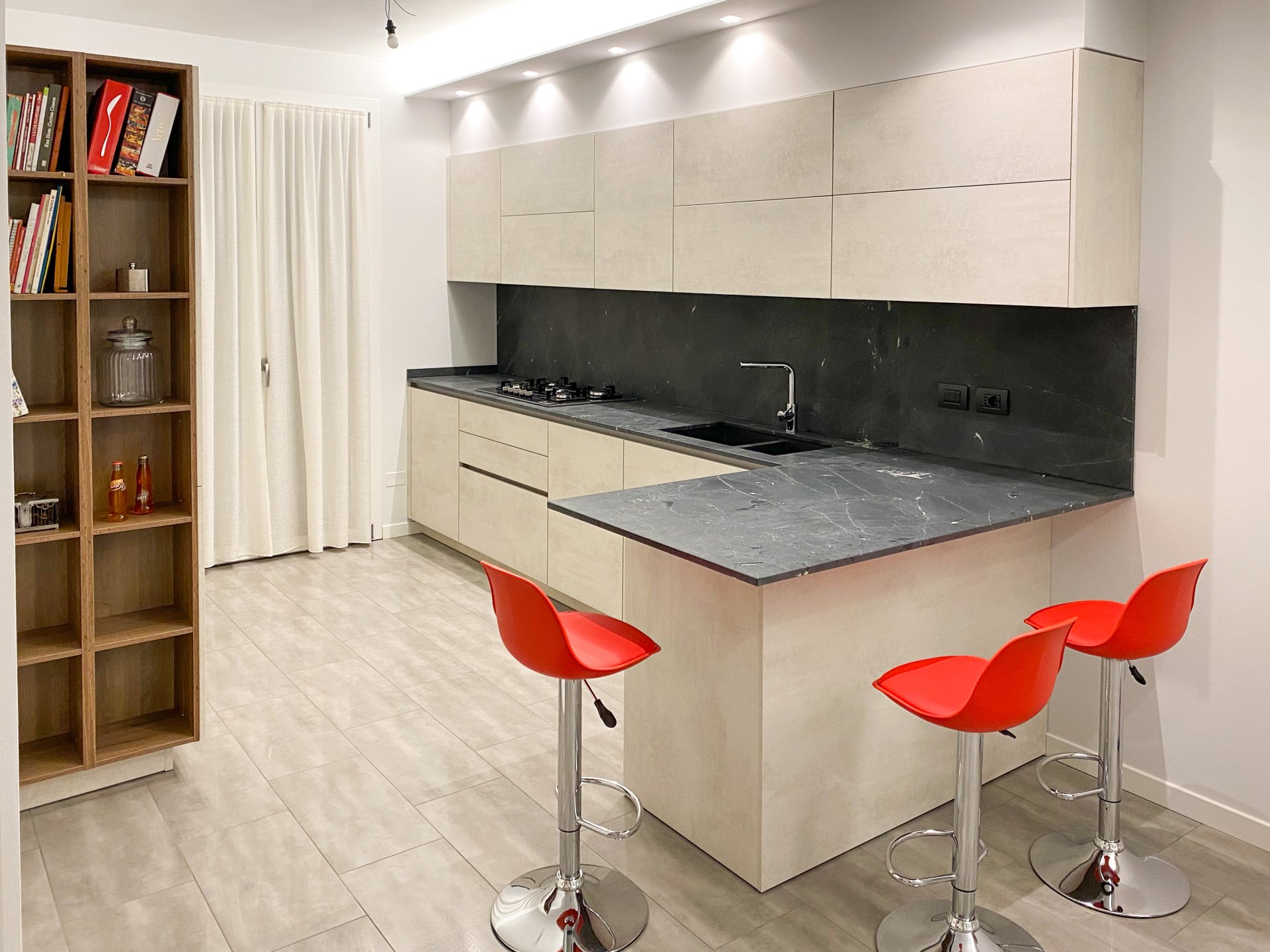 immagine di una cucina realizzata da arredamenti capelli