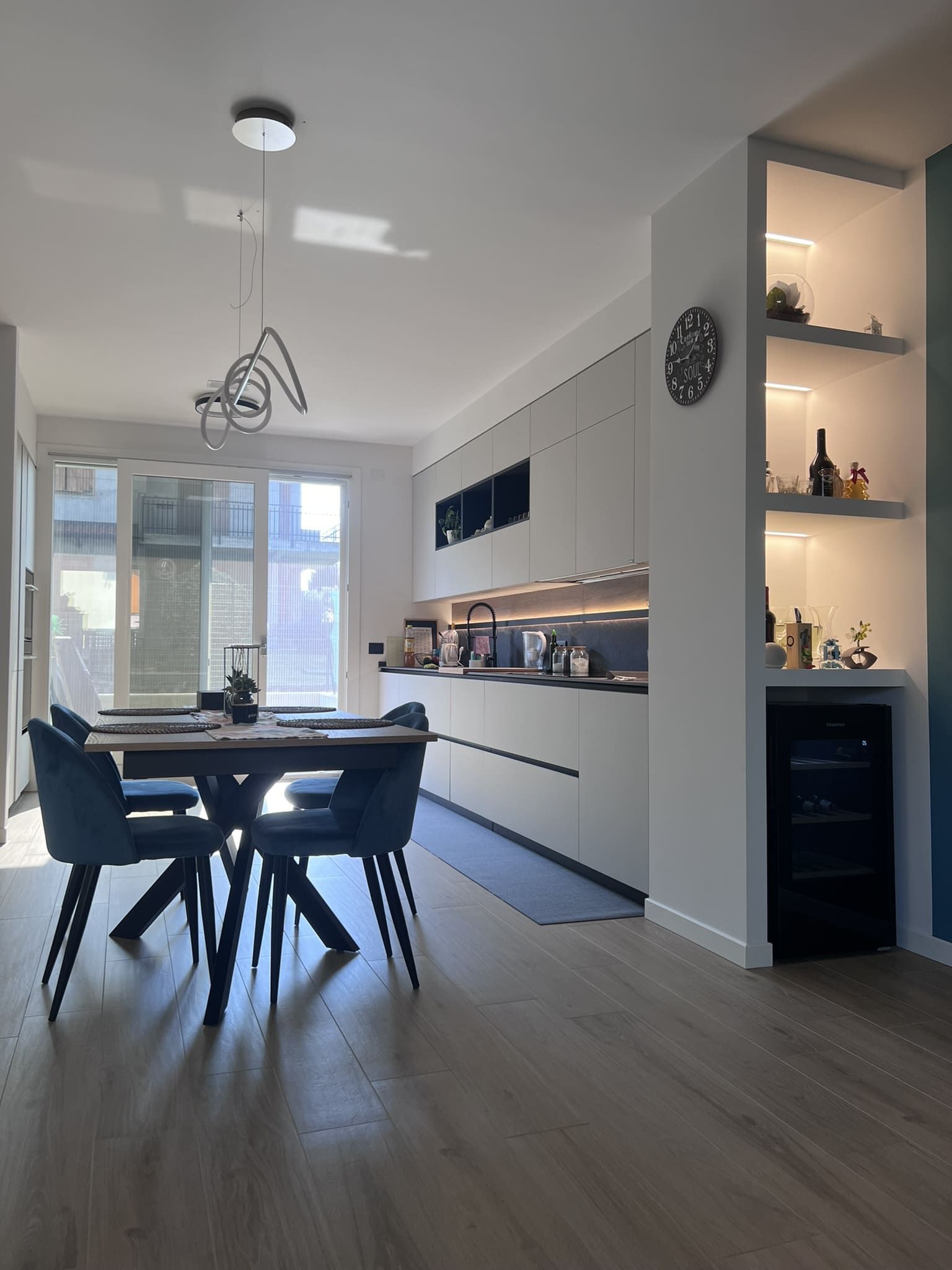 immagine di una cucina realizzata da arredamenti capelli