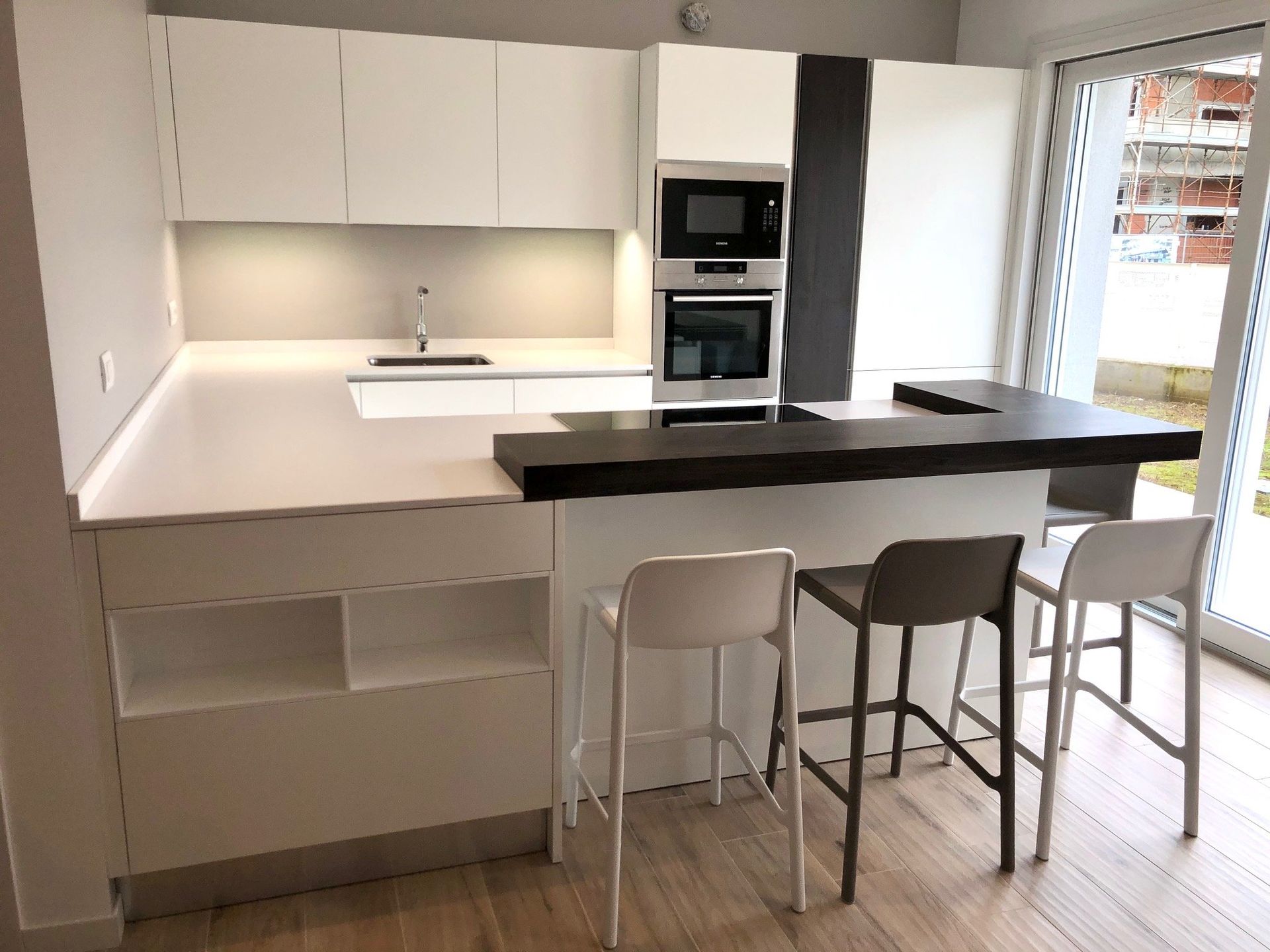 immagine di una cucina realizzata da arredamenti capelli