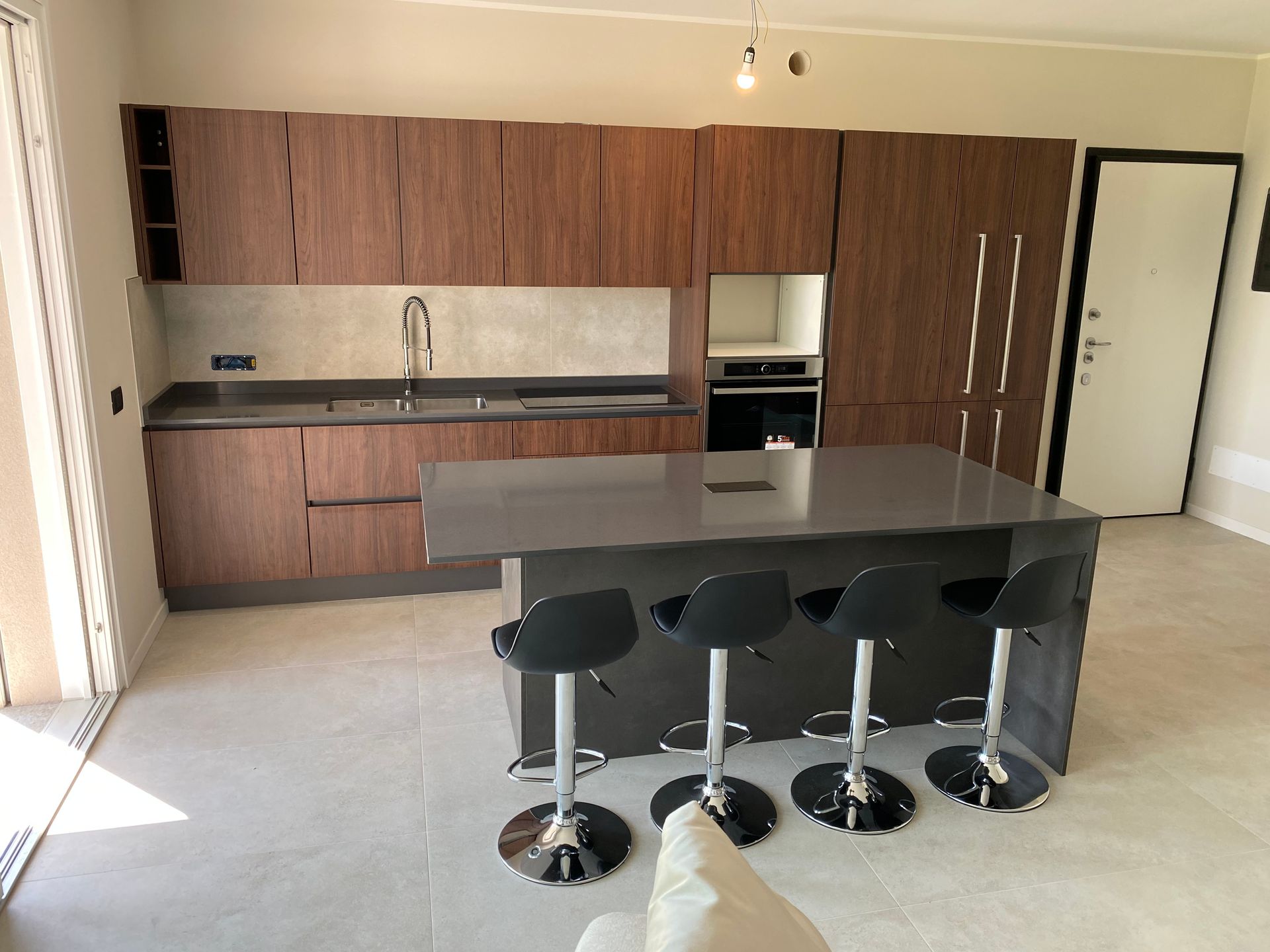 immagine di una cucina realizzata da arredamenti capelli