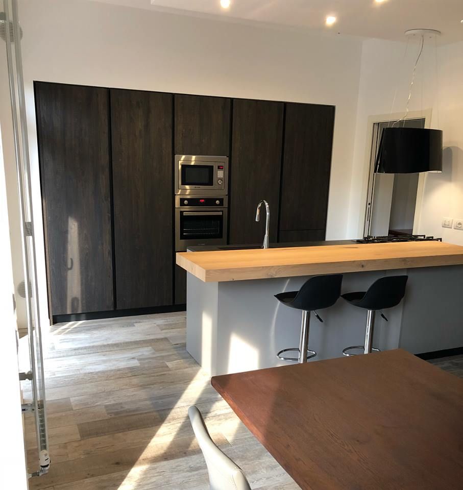 immagine di una cucina realizzata da arredamenti capelli
