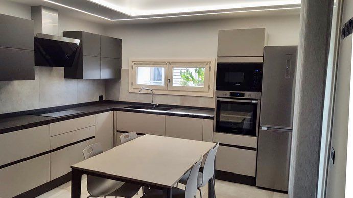 immagine di una cucina realizzata da arredamenti capelli
