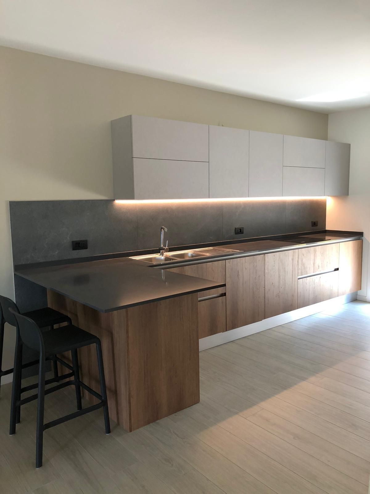 immagine di una cucina realizzata da arredamenti capelli