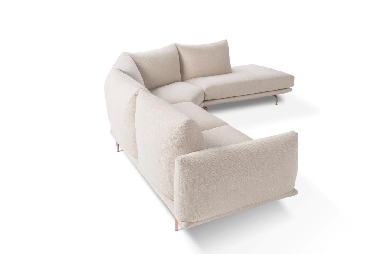 Divano angolare moderno in tessuto sfoderabile con piedini in metallo - Showroom Bergamo.