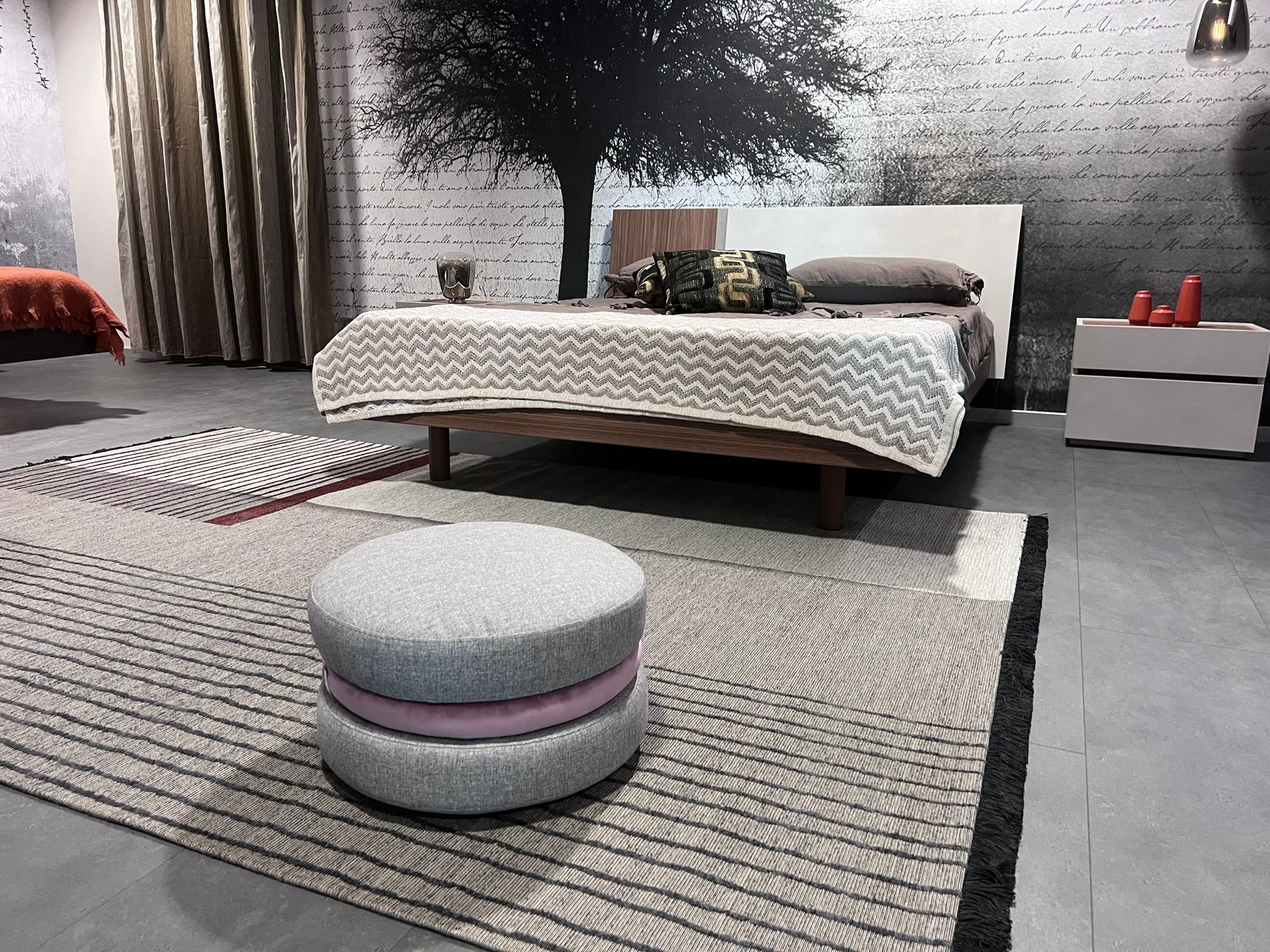 Immagine del pouf Macaron di Calia Italia esposto presso Arredamenti Capelli