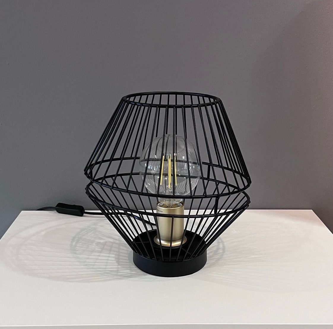 Immagine di una lampada Kiko di Fan Europe Lighting, esposta presso Arredamenti Capelli