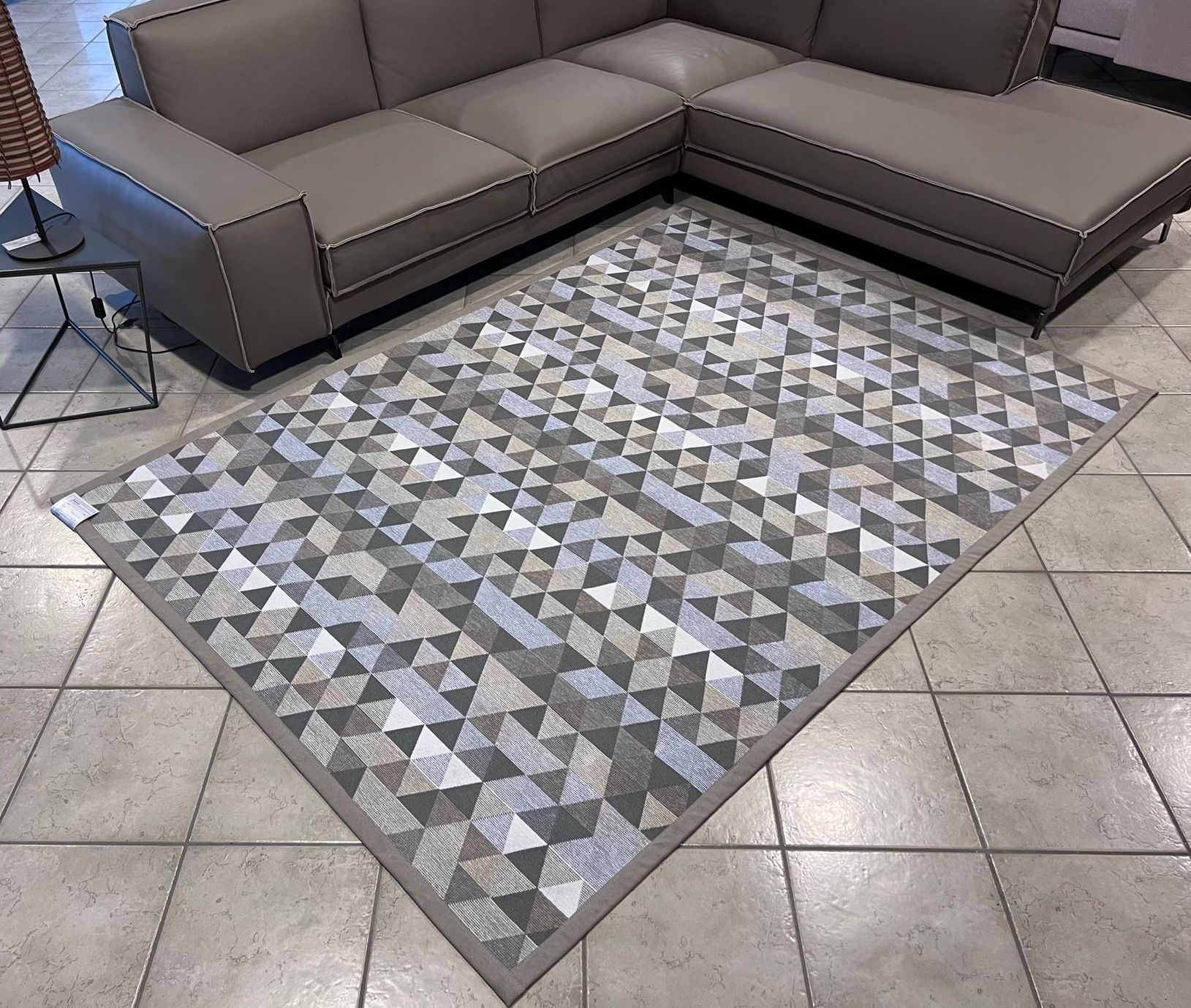 Immagine del tappeto Diamond Duo di Carpet Edition, esposto presso Arredamenti Capelli