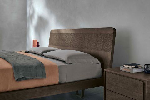 Immagine della collezione Frame di Tomasella, composta da armadio scorrevole e letto matrimoniale