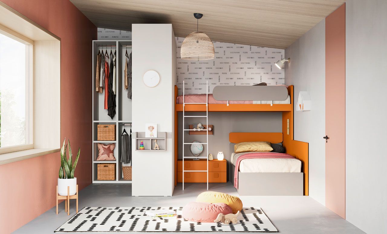 Letto a castello di design con scaletta contenitore e finiture colorate.