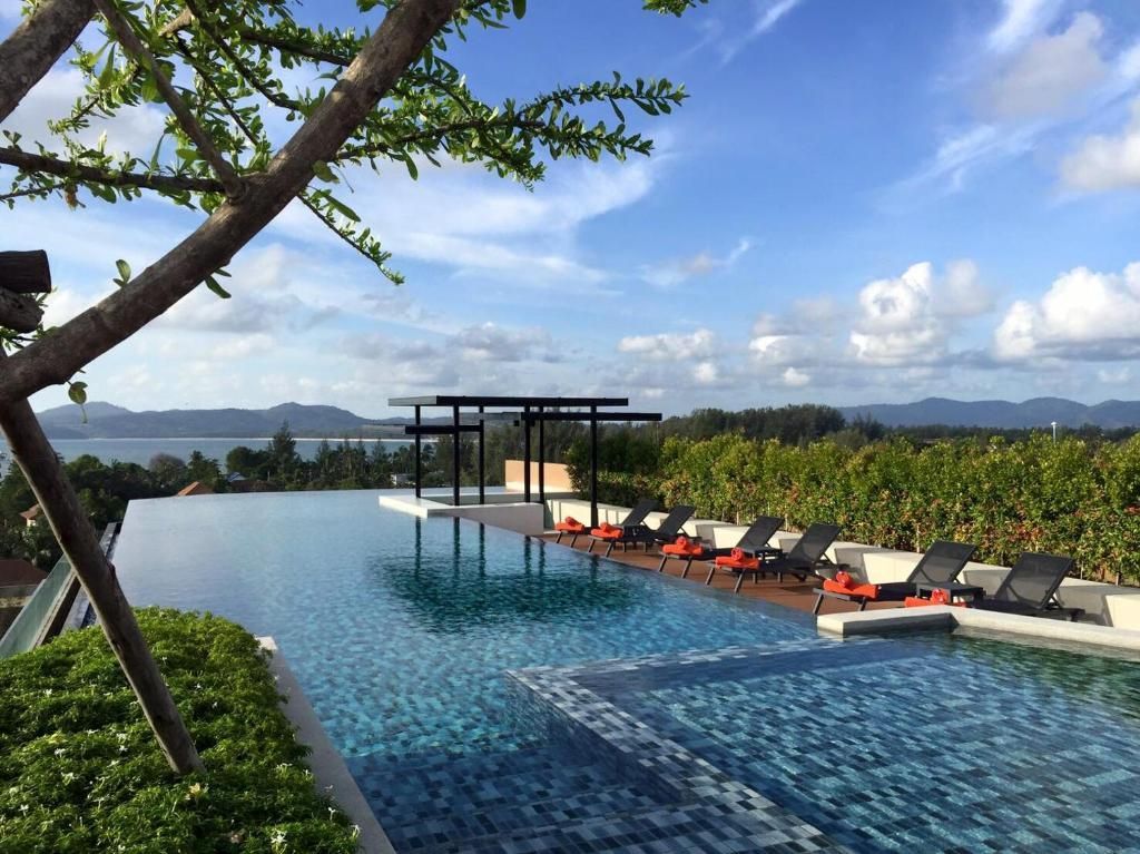 6th Avenue Surin Beach