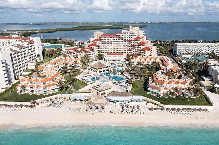 Wyndham Grand Cancun Resort & Villas