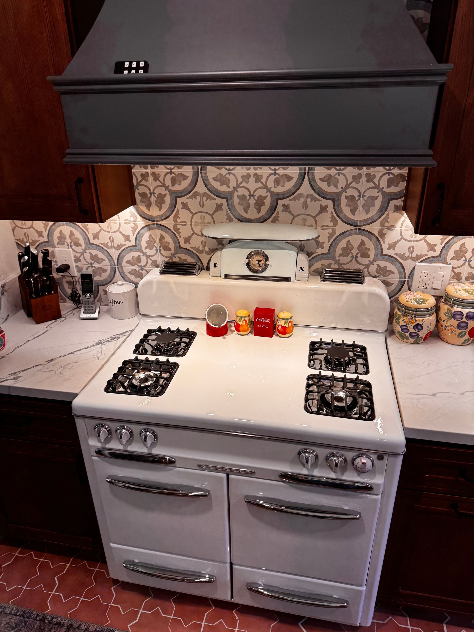 A kitchen top that was recently renovated