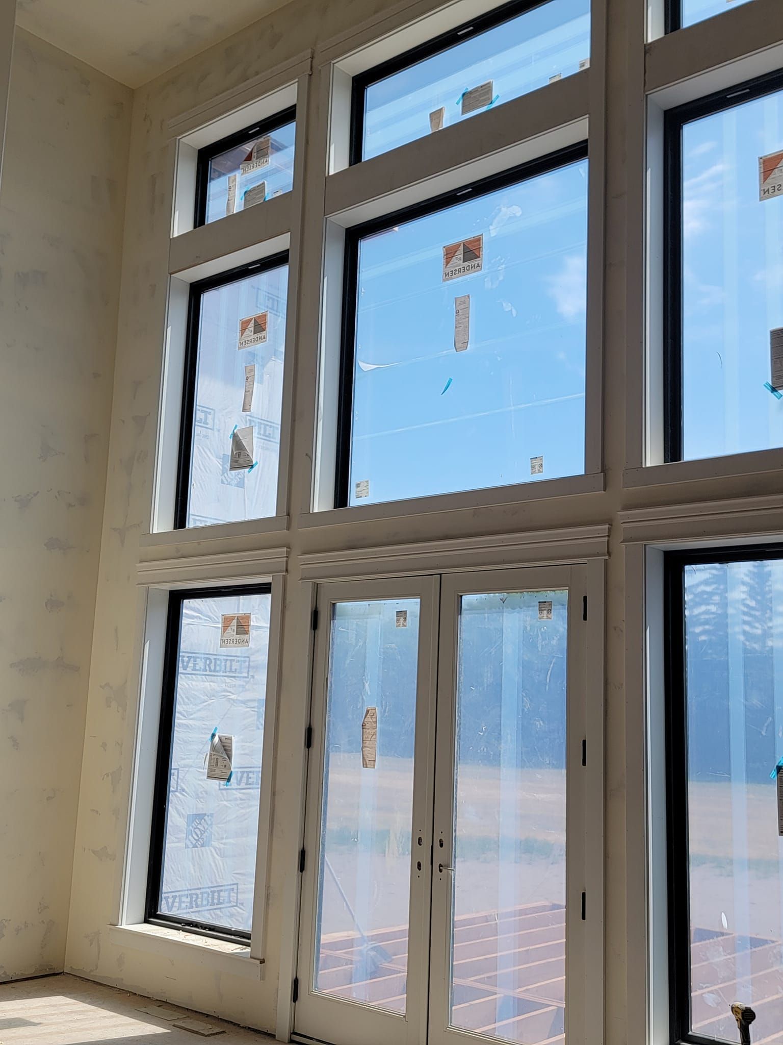 A room with a lot of windows and doors.