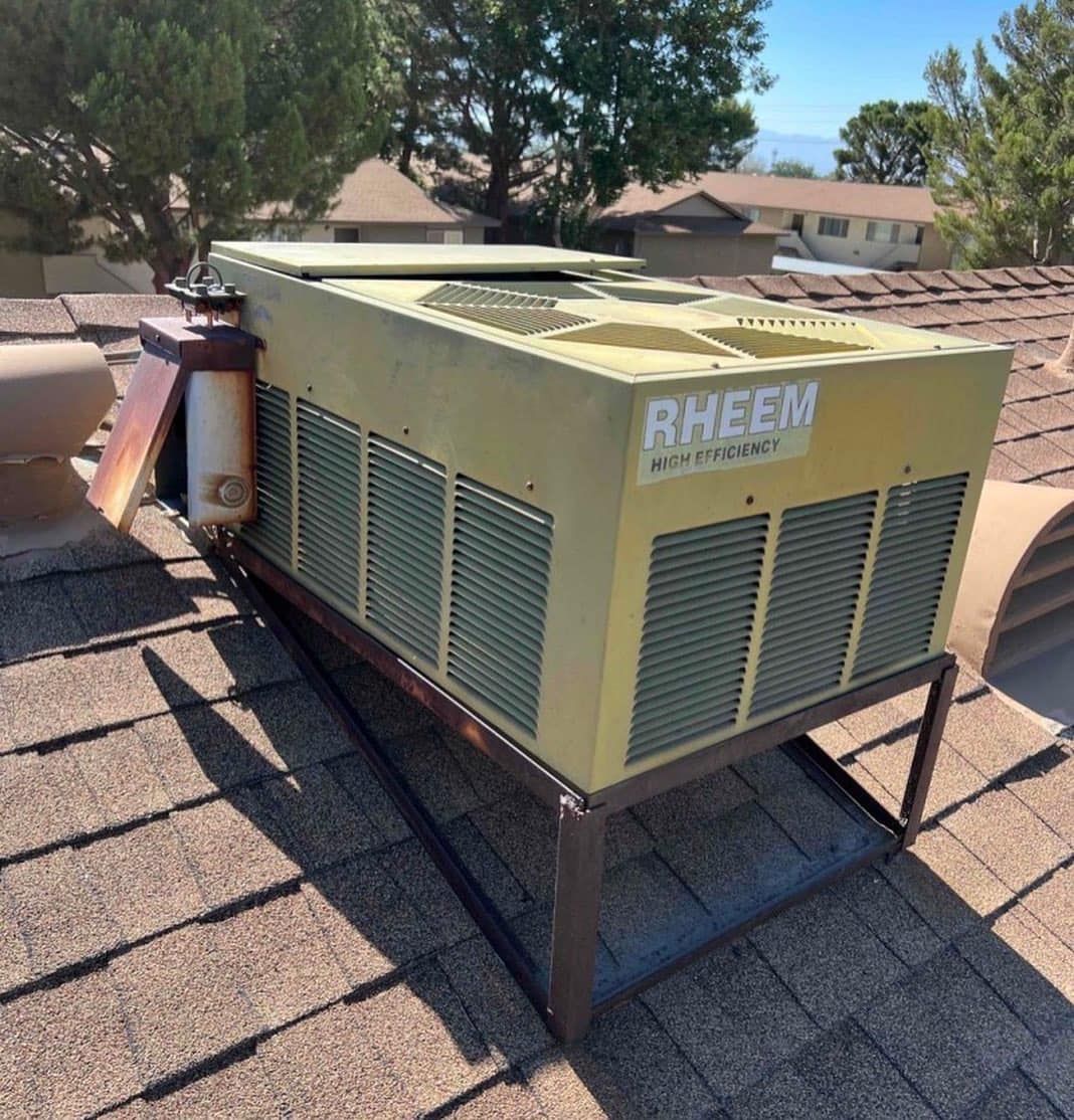 A rheem air conditioner is sitting on top of a roof