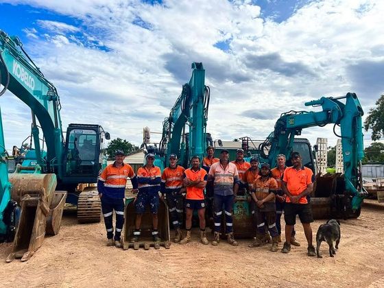 A Group of Workers with Construction Heavy Equipment Machine | Cobar, Nsw | Cynend Building & Construction A Group of Workers with Construction Heavy Equipment Machine | Cobar, Nsw | Cynend Building & Construction