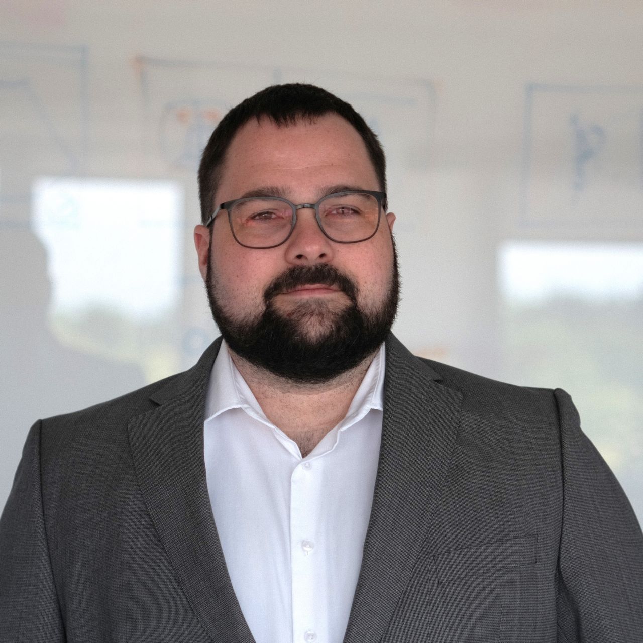 Dr. Marco Häuser 