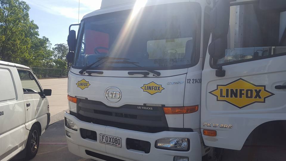 truck windscreen replacement brisbane