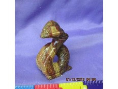 Two gold-colored abstract figurines on a purple background, with a ruler at the bottom.