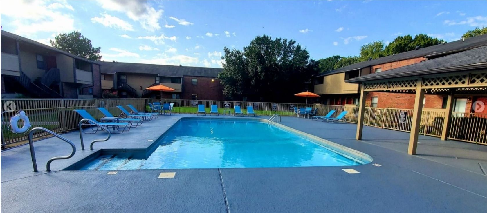 CM - pool entrance