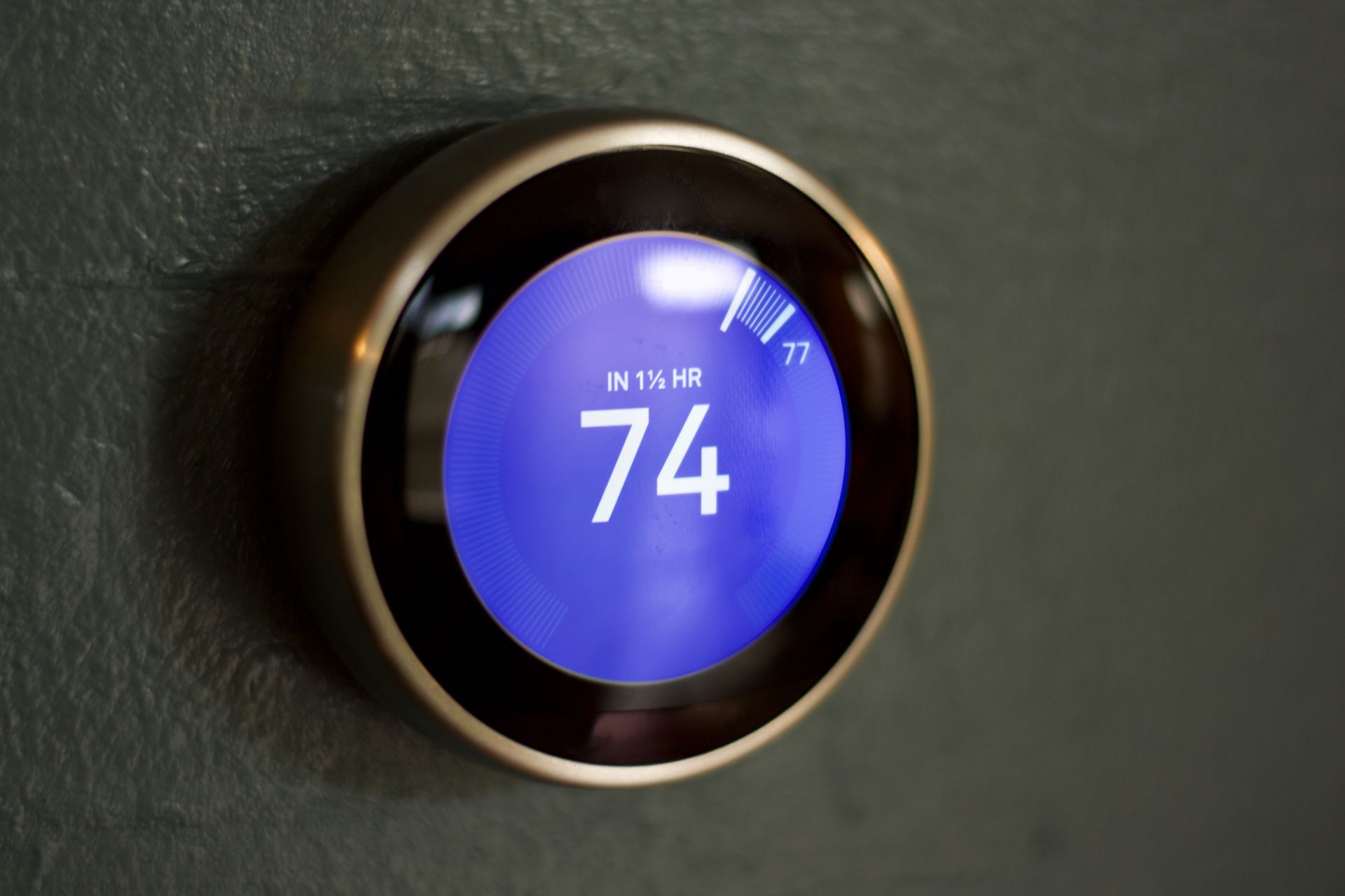 A round, digital thermostat displaying