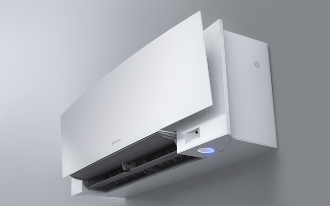 Un condizionatore d'aria da interno a parete di colore bianco, con due spie di stato verdi luminose sul pannello laterale.